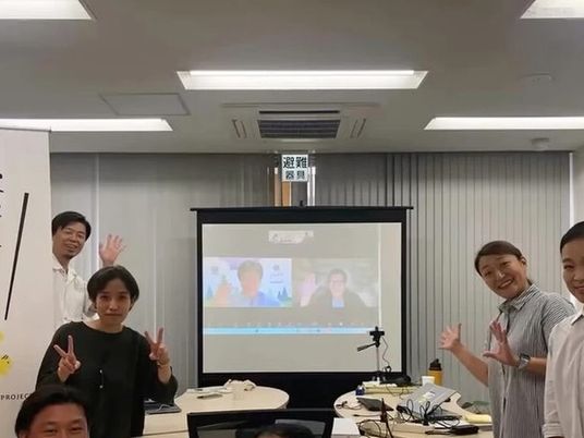 スタッフが集う会議室  
