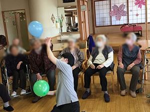 団らんする居室