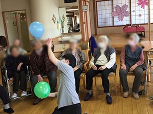 団らんする居室