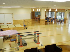 飯田病院附属仲ノ町診療所 通所リハビリテーション丘の上の外観