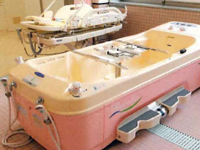 入浴設備の様子 浴室 リラックスできる工夫が施された安全な入浴設備です。快適なケアを提供する環境が整っています。