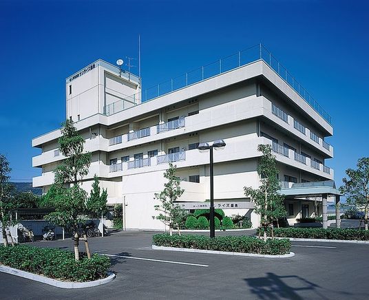 広々とした建物の外観
