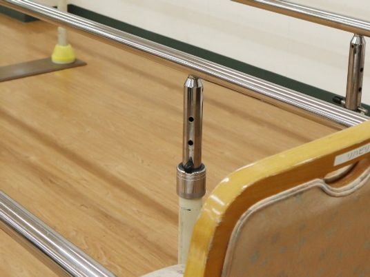 機能訓練用の手すりと床  