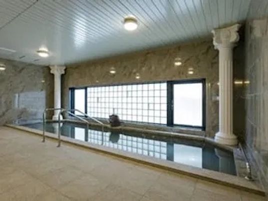 室内の浴槽  