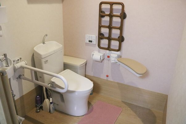 手すり付きトイレ