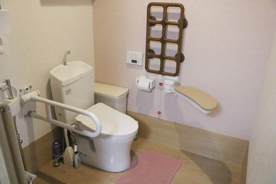 手すり付きトイレ