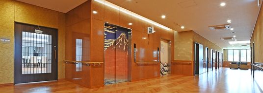 広くて明るい廊下