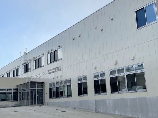 外観の建物正面  