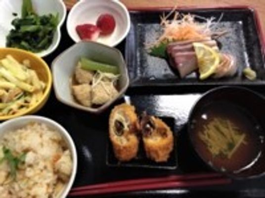 彩り豊かな食事風景