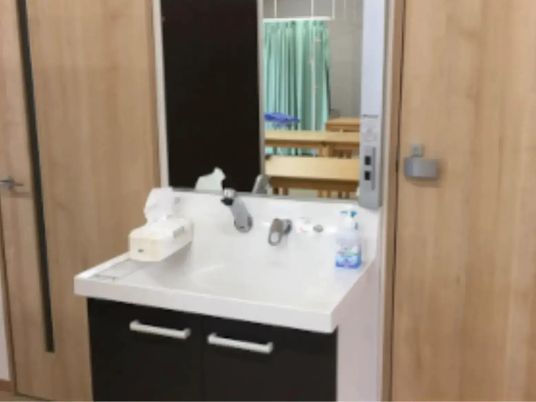 洗面台のある更衣室  
