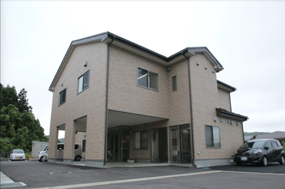 広々とした外観の建物