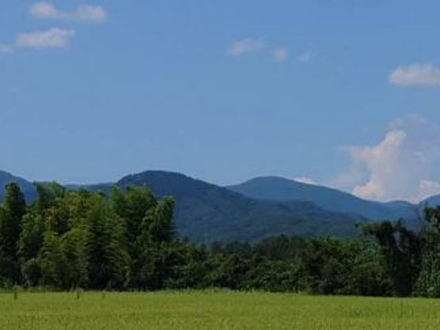 自然に囲まれた外観 外観 豊かな自然に囲まれた建物です。青空と山々に心が安らぎます。