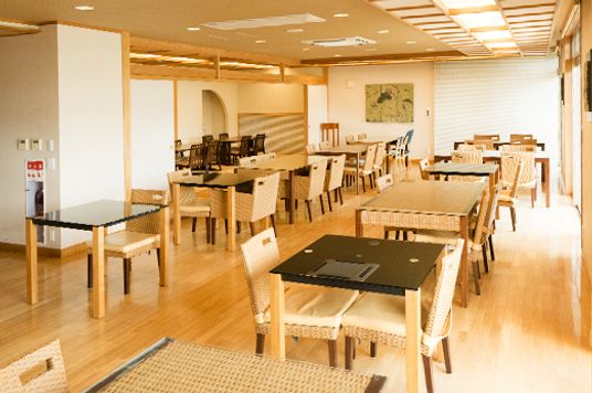 自然光が入るダイニングルーム  