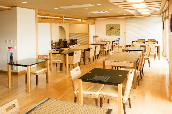 自然光が入るダイニングルーム  