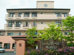外観の正面玄関  