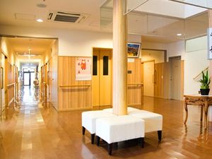廊下の明るく清潔感ある空間