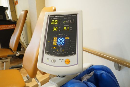 機能訓練機器と椅子