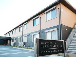 施設の外観と看板  