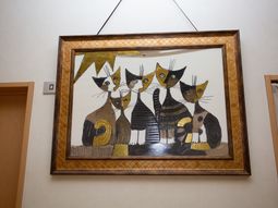 猫の絵掛けられた壁