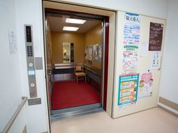 明るいエレベーターホール