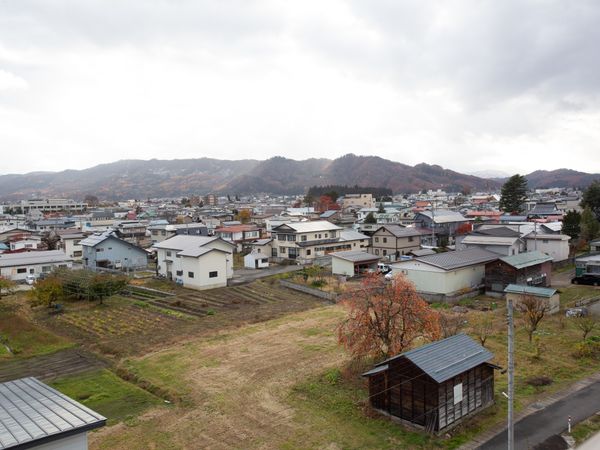 町並みと山の風景