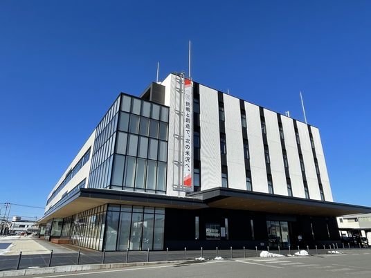 モダンな建物外観  