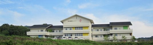 緑豊かな環境の外観