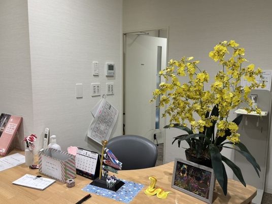 フロントの受付デスク  