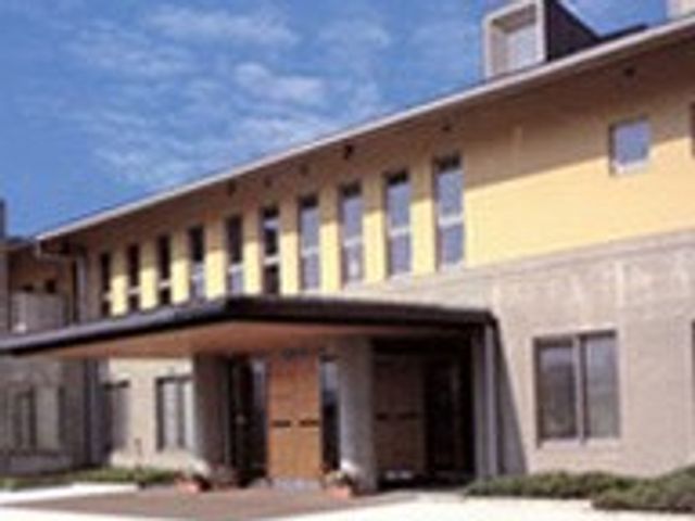落ち着いた外観 外観 広々とした設計で、自然光がさわやかに差し込む落ち着いた場所です。快適に働けそうですね。