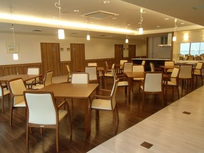 清潔な食堂でのお仕事