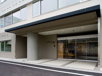 広々とした施設のエントランス