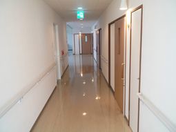 清潔感あふれる廊下