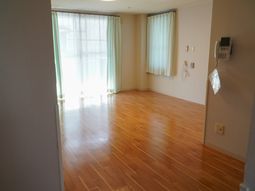 広々した明るい居室