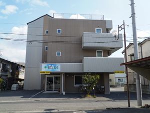 建物外観の明るい風景