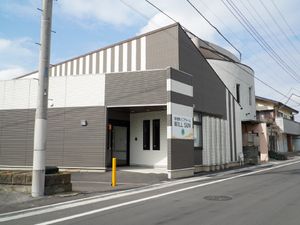 施設の落ち着いた外観