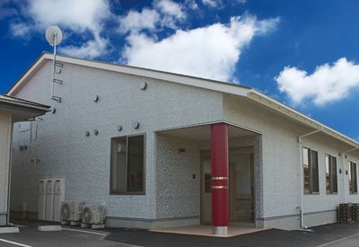 青空の建物外観