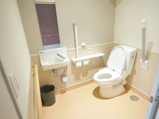 清潔感あるトイレの内観