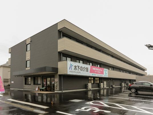 現代的な建物のエントランス