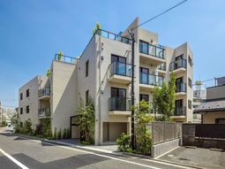 モダンな外観の建物