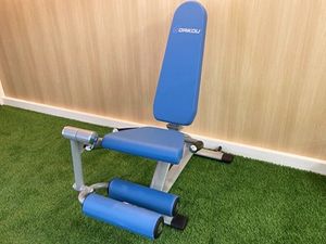 訓練用の器具がある室内  