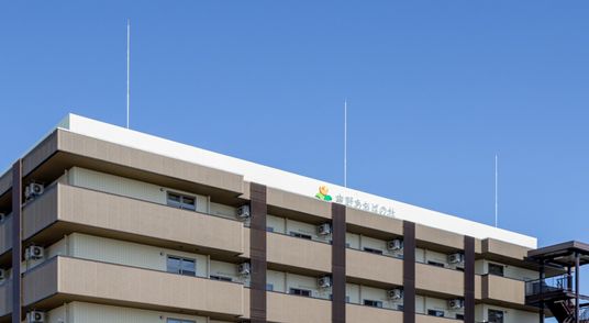 高層の建物外観