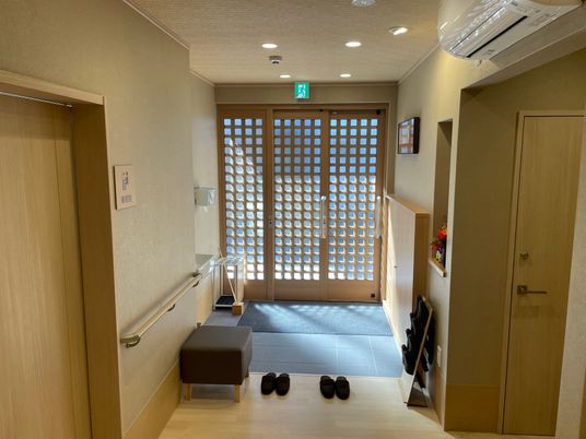 明るく安全なエントランス