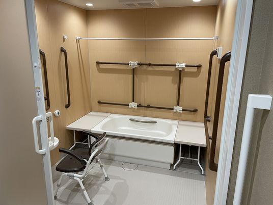 バリアフリー洗面台と手すり