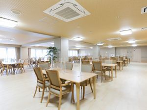 広々とした食堂空間