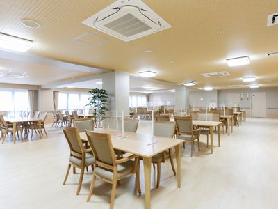 広々とした食堂空間