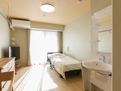 明るい居室の一角