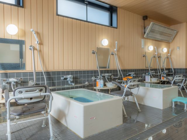 清潔な浴室の作業環境 浴室 整備された浴室での勤務を通じて、入居者さまの快適な日々をサポートいたします。