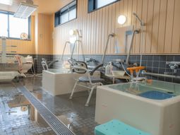 介護向け設備の浴室