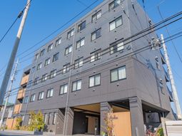 スタイリッシュな建物の外観