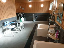 快適な介助用浴室